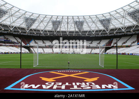 London, Großbritannien. 29 Sep, 2019. London, Großbritannien. 29 Sep, 2019. Ein allgemeiner Blick in die Londoner Stadion vor Kick off. Barclay's super FA Women's League match, West Ham Utd Frauen v Tottenham Hotspur Frauen an der London Stadium, Queen Elizabeth Olympic Park in London am Sonntag, den 29. September 2019. Dieses Bild dürfen nur für redaktionelle Zwecke verwendet werden. Nur die redaktionelle Nutzung, eine Lizenz für die gewerbliche Nutzung erforderlich. Keine Verwendung in Wetten, Spiele oder einer einzelnen Verein/Liga/player Publikationen. Credit: Andrew Orchard sport Fotografie/Alamy leben Nachrichten Stockfoto