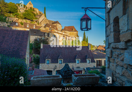 Beynac-et-Cazenac ist ein Dorf im Departement Dordogne im Südwesten Frankreichs. Die mittelalterlichen Château de Beynac befindet sich in der Gemeinde entfernt. Th Stockfoto