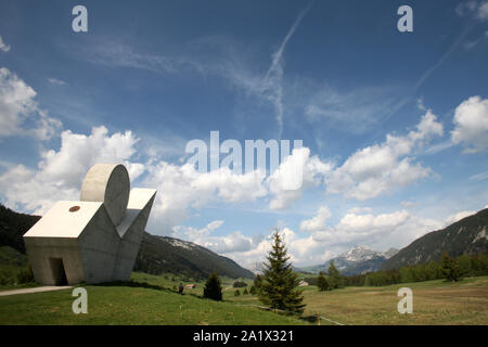 Glières Plateau und die monumentale Skulptur von Émile Gilioli. Plateau des Glières. Haute-Savoie. Frankreich. Stockfoto