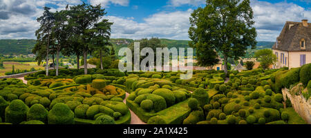 Die Gärten von Marqueyssac sind in der Stadt von Vézac entfernt, im französischen Gebiet der Dordogne, in der Region Nouvelle-Aquitaine. Es ist auf der Liste der Stockfoto