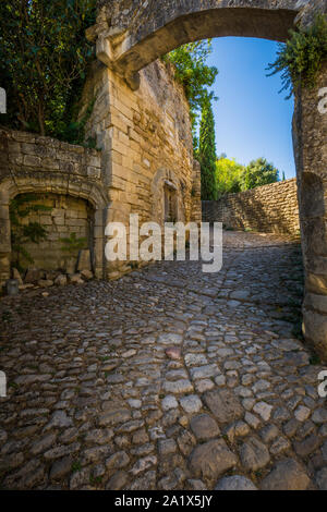 Oppède ist eine Gemeinde im Departement Vaucluse in der Region Provence-Alpes-Côte d'Azur in Südfrankreich. Oppidum ist das lateinische Wort für 'Ort'. Stockfoto