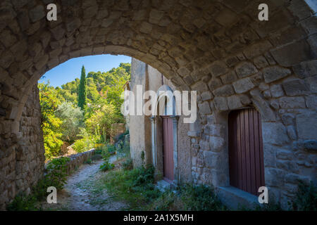 Oppède ist eine Gemeinde im Departement Vaucluse in der Region Provence-Alpes-Côte d'Azur in Südfrankreich. Oppidum ist das lateinische Wort für 'Ort'. Stockfoto