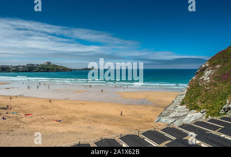 Gelber Sand der Great Western Beach in Newquay an der Nordküste von Cornwall. England. UK. Stockfoto