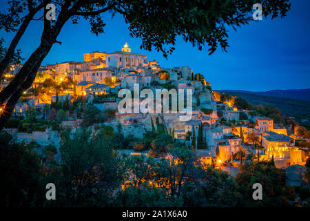 Gordes ist eine französische Gemeinde im Département Vaucluse in der Region Provence-Alpes-Côte d'Azur in Südfrankreich. Die Bewohner sind als Gordiens bekannt. Stockfoto