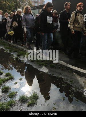 Kiew, Ukraine. 29 Sep, 2019. Menschen, die Teilnahme an der jährlichen März der Erinnerung, die Art und Weise, die mehr als 33 Tausende von Juden in Kiew am 29. September und 30, 1941, da sie sich auf die Babi Yar ging durch die Nazis, in Kiew, Ukraine ausgeführt werden, 26. September 2019. Der März der Erinnerung 78. Jahrestag der Massenexekution von Kiew Juden in Babi Yar zu markieren. Credit: sergii Kharchenko/ZUMA Draht/Alamy leben Nachrichten Stockfoto