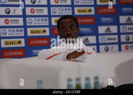 Berlin, Deutschland. 29 Sep, 2019. Berlin: Kenenisa Bekele gewann die 46th Berlin Marathon in 2:01:41 Stunden, kurz vor den Weltrekord. Das Foto zeigt Kenenisa Bekele auf der Pressekonferenz. (Foto von Simone Kuhlmey/Pacific Press) Quelle: Pacific Press Agency/Alamy leben Nachrichten Stockfoto