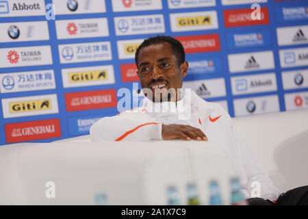 Berlin, Deutschland. 29 Sep, 2019. Berlin: Kenenisa Bekele gewann die 46th Berlin Marathon in 2:01:41 Stunden, kurz vor den Weltrekord. Das Foto zeigt Kenenisa Bekele auf der Pressekonferenz. (Foto von Simone Kuhlmey/Pacific Press) Quelle: Pacific Press Agency/Alamy leben Nachrichten Stockfoto