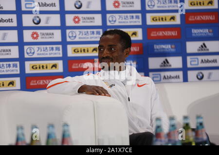 Berlin, Deutschland. 29 Sep, 2019. Berlin: Kenenisa Bekele gewann die 46th Berlin Marathon in 2:01:41 Stunden, kurz vor den Weltrekord. Das Foto zeigt Kenenisa Bekele auf der Pressekonferenz. (Foto von Simone Kuhlmey/Pacific Press) Quelle: Pacific Press Agency/Alamy leben Nachrichten Stockfoto