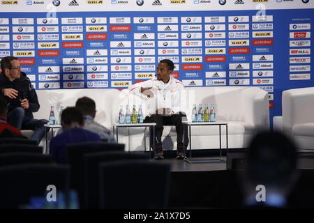 Berlin, Deutschland. 29 Sep, 2019. Berlin: Kenenisa Bekele gewann die 46th Berlin Marathon in 2:01:41 Stunden, kurz vor den Weltrekord. Das Foto zeigt Kenenisa Bekele auf der Pressekonferenz. (Foto von Simone Kuhlmey/Pacific Press) Quelle: Pacific Press Agency/Alamy leben Nachrichten Stockfoto