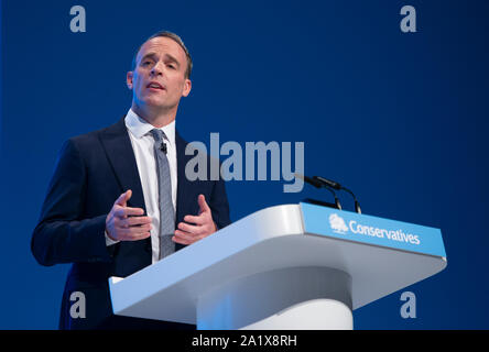 Manchester, Großbritannien. 29. September 2019. Dominic Raab, Staatssekretär für auswärtige Angelegenheiten und Angelegenheiten des Commonwealth, dem Ersten Sekretär der Staat und MP für Esher und Walton spricht am ersten Tag des dem Parteitag der Konservativen in Manchester. © Russell Hart/Alamy Leben Nachrichten. Stockfoto