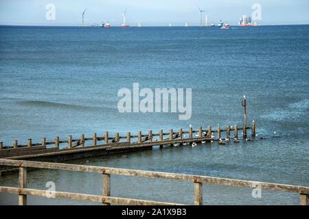 Windenergieanlagen Installation. Die Bucht von Aberdeen, Aberdeenshire, Schottland, Großbritannien Stockfoto