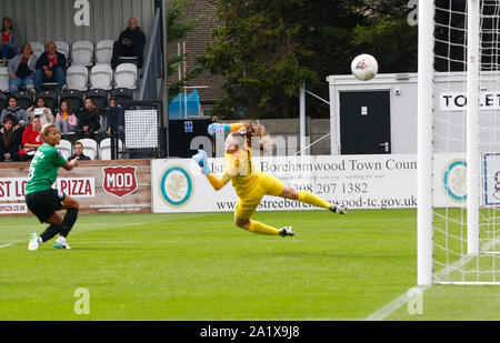 Boreham Wood, Großbritannien. 29 Sep, 2019. Portsmouth, England - 29. SEPTEMBER: Vivianne Miedema von Arsenal beats Megan Walsh von Brighton und Hove Albion WFC Bewertung für Arsenal während Super Barclay's FA Women's League Spiel zwischen Arsenal Frauen und Brighton und Hove Albion Frauen an der Wiese Park Stadion am 29. September 2019 in Boreham Wood, England Credit: Aktion Foto Sport/Alamy Leben Nachrichten zu Stockfoto