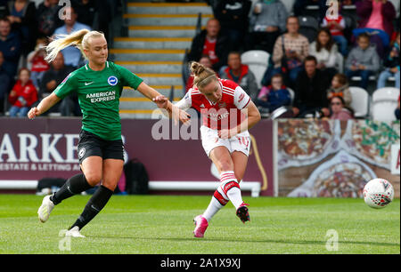 Boreham Wood, Großbritannien. 29 Sep, 2019. Portsmouth, England - 29. SEPTEMBER: Kim wenig von Arsenal Kerben während Super Barclay's FA Women's League Spiel zwischen Arsenal Frauen und Brighton und Hove Albion Frauen an der Wiese Park Stadion am 29. September 2019 in Boreham Wood, England Credit: Aktion Foto Sport/Alamy leben Nachrichten Stockfoto