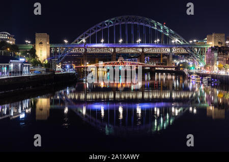 Newcastle Upon Tyne, Kai bei Nacht Stockfoto