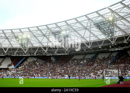 London, Großbritannien. 29 Sep, 2019. London, Großbritannien. 29 Sep, 2019. Einen Überblick über die Masse im Inneren des Londoner Stadion während des Spiels. Barclay's super FA Women's League match, West Ham Utd Frauen v Tottenham Hotspur Frauen an der London Stadium, Queen Elizabeth Olympic Park in London am Sonntag, den 29. September 2019. Dieses Bild dürfen nur für redaktionelle Zwecke verwendet werden. Nur die redaktionelle Nutzung, eine Lizenz für die gewerbliche Nutzung erforderlich. Keine Verwendung in Wetten, Spiele oder einer einzelnen Verein/Liga/player Publikationen. Credit: Andrew Orchard sport Fotografie/Alamy leben Nachrichten Stockfoto