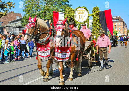 Stuttgart, Germany-September 30, 2018: Bierfest, Festzug mit Pferden Stockfoto