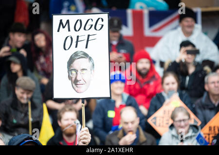 Manchester, Großbritannien. 29. September 2019. Tausende von Stop-Brexit Demonstranten zogen durch die Stadt und vorbei an dem Parteitag der Konservativen Partei an diesem Nachmittag. Reject-Brexit Unterstützer aus dem ganzen Land kamen in Reaktion auf die Wut spüren auf die aktuelle politische Situation rund um Brexit. Andy Barton/Alamy leben Nachrichten Stockfoto