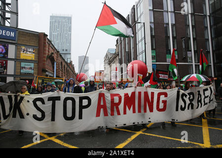 Manchester, Großbritannien. 29. September 2019. Die Demonstranten für Palästina melden Sie die Völker Versammlung März als die Tories Konferenz unterwegs in Manchester, Lancashire, Großbritannien erhält. Quelle: Barbara Koch/Alamy leben Nachrichten Stockfoto