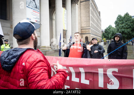 Manchester, Großbritannien. 29. September 2019. Pro-Brexit Demonstranten mit Anti-fashists vor dem Parteitag der Konservativen Partei zusammengestoßen. Andy Barton/Alamy leben Nachrichten Stockfoto