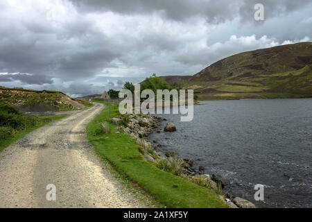 Pfad um Loch Lee. Glen Esk, Angus, Aberdeenshire, Schottland, Großbritannien Stockfoto