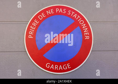 Prière de ne pas stationner. Garage. Saint-Gervais-les-Bains. Haute-Savoie. Frankreich. Stockfoto