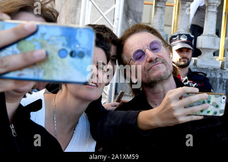 Bono an der Abafahrt des Hotel Maria Cristina an der 67th International Film Festival in San Sebastian/Festival Internacional de Cine de San Sebastián. San Sebastian, 28.09.2019 | Verwendung weltweit Stockfoto