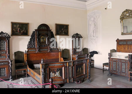 CASTA, SLOWAKEI - 31. AUGUST 2019: das Innere der mittelalterlichen Cerveny Kamen (Rot Stown) Schloss. Schlafzimmer Stockfoto