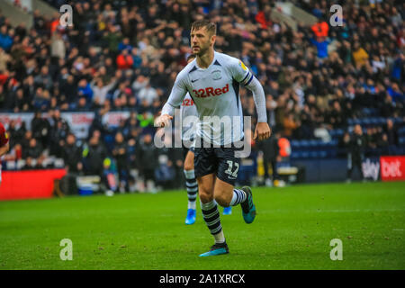 28. September 2019, Deepdale, Preston, England; Sky Bet Meisterschaft, Preston North End v Bristol City: Paul Gallagher (12) von Preston North End Kerben, um eine Strafe zu machen es 1-2 Credit: Craig Milner/News Bilder Stockfoto
