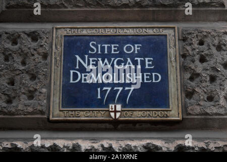 Plakette markiert den Standort der zerstörten Newgate Gefängnis Newgate Street London, Großbritannien Stockfoto