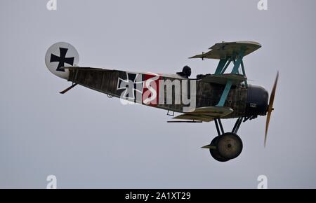 Bremont Großen Krieg Display Team - Fokker Dr1 Dreidecker durchführen am IWM Duxford, Schlacht von Großbritannien Airshow am 22. September 2019 Stockfoto