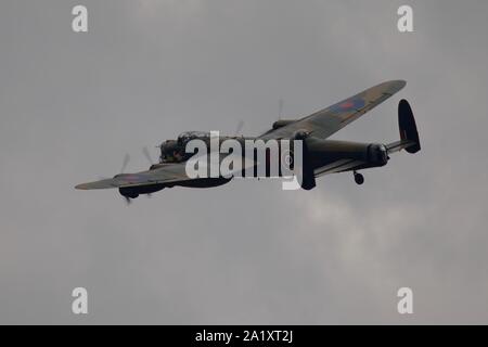 Die Schlacht um England Memorial Flight (BBMF) Lancaster Bomber PA 474, bei der Schlacht von Großbritannien Airshow am IWM Duxford am 22. September 2019 Stockfoto