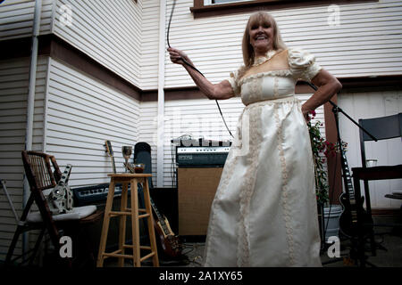 Ein paar feiert ihre 50. Hochzeitstag in San Rafael, CA. Stockfoto