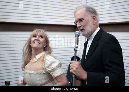 Ein paar feiert ihre 50. Hochzeitstag in San Rafael, CA. Stockfoto