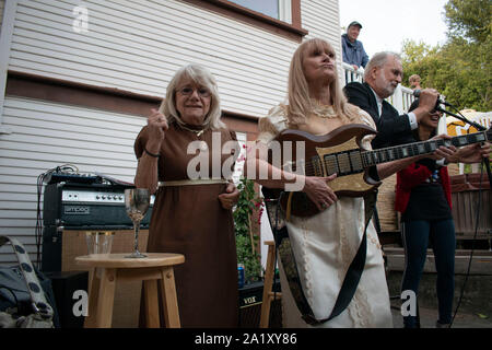 Ein paar feiert ihre 50. Hochzeitstag in San Rafael, CA. Stockfoto