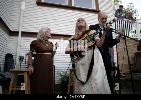 Ein paar feiert ihre 50. Hochzeitstag in San Rafael, CA. Stockfoto