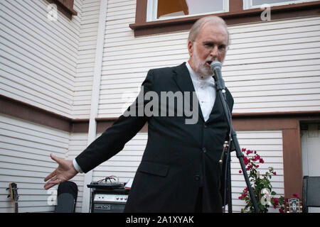 Ein paar feiert ihre 50. Hochzeitstag in San Rafael, CA. Stockfoto