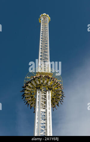 Free Fall Tower auf dem Oktoberfest 2019 Stockfoto