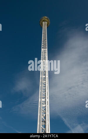 Free Fall Tower auf dem Oktoberfest 2019 Stockfoto