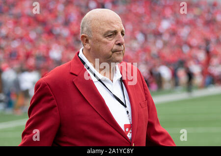 Madison, WI, USA. 28 Sep, 2019. Athletic Director Barry Alvarez vor dem NCAA Football Spiel zwischen dem nordwestlichen Wildkatzen und die Wisconsin Badgers in Camp Randall Stadium in Madison, WI. Wisconsin besiegt Nordwestlichen 24-15. John Fisher/CSM/Alamy leben Nachrichten Stockfoto