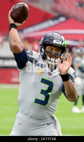 Glendale, United States. 29 Sep, 2019. Seattle Seahawks' quarterback Russell Wilson erwärmt, bevor die Seahawks auf der Arizona Cardinals am Zustand-bauernhof Stadium in Glendale, Arizona am Sonntag, 29. September 2019. Foto von Kunst Foxall/UPI Quelle: UPI/Alamy leben Nachrichten Stockfoto