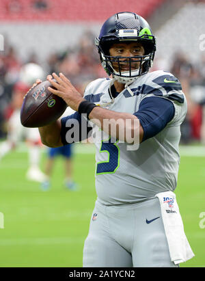 Glendale, United States. 29 Sep, 2019. Seattle Seahawks' quarterback Russell Wilson erwärmt, bevor die Seahawks die Arizona-kardinäle am Zustand-bauernhof Stadium in Glendale, Arizona am Sonntag spielen, 29. September 2019. Foto von Kunst Foxall/UPI Quelle: UPI/Alamy leben Nachrichten Stockfoto