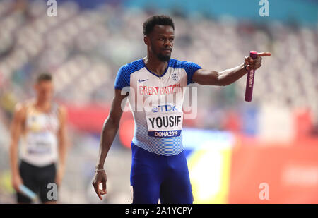 Die USA Courtney Okolo (links), Michael Kirsch, Allyson Felix und Wilbert London (rechts) feiern den Gewinn der 4 x 400 m Meter Gemischt abschließenden Staffellauf am Tag drei der IAAF Weltmeisterschaften am Khalifa International Stadium, Doha, Katar. Stockfoto