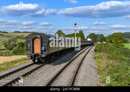 GLOUCESTERSHIRE, ENGLAND - September 2019: Wagen am Ende des Zuges auf der Gloucestershire und Warwickshire Railway. Stockfoto