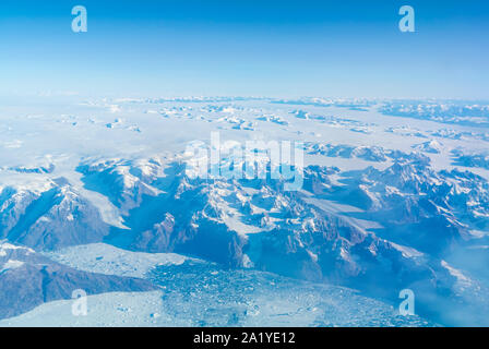 Grönland, Vereinigte Königreich von Dänemark - 28.09.2019: Antenne Landschaft Grönlands mit Gletscher und Schnee, Stockfoto