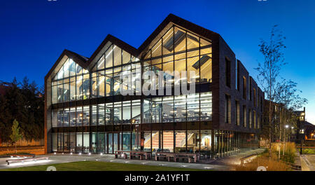 Tombola corporate office in der Dämmerung, Sunderland, Tyne and Wear, Vereinigtes Königreich Stockfoto