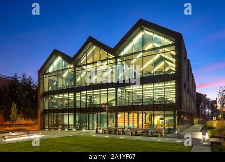 Tombola corporate office in der Dämmerung, Sunderland, Tyne and Wear, Vereinigtes Königreich Stockfoto