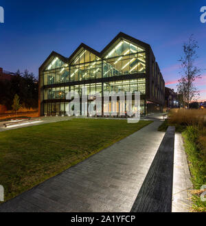 Tombola corporate office in der Dämmerung, Sunderland, Tyne and Wear, Vereinigtes Königreich Stockfoto