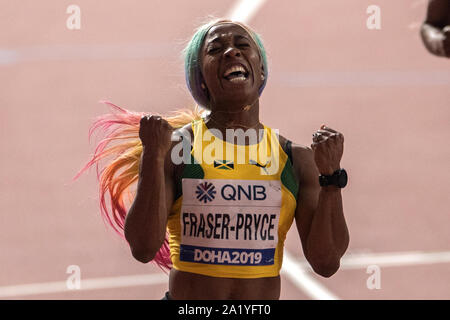 Doha, Katar. 29 Sep, 2019. Athletik, Weltmeisterschaft, Wm, Khalifa International Stadium, 100 Meter, Frauen, Endgültig. Shelly Ann Fraser Pryce aus Jamaika freut sich über ihren Sieg. Credit: Oliver Weiken/dpa/Alamy leben Nachrichten Stockfoto