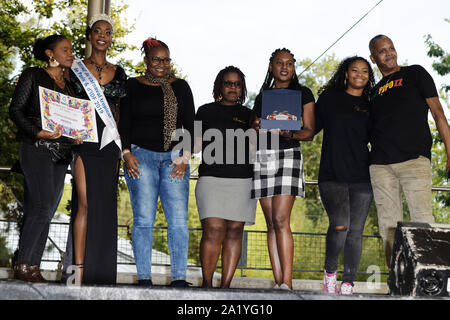 Paris, Frankreich. 28 Sep, 2019. Beste Choreographie: Kreyol'ys-Trophy Zeremonie für die siegreichen Gruppen der 18. Ausgabe des Carnaval Tropical. Stockfoto