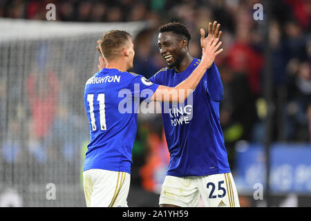 LEICESTER, England. Zum 29. September Wilfred Ndidi (25) von Leicester City feiert mit Marc Albrighton (11) von Leicester City, nachdem er ein Ziel machen es 5-0 während der Premier League Match zwischen Leicester City und Newcastle United für die King Power Stadion, Leicester am Sonntag, den 29. September 2019. (Credit: Jon Hobley | MI Nachrichten) nur die redaktionelle Nutzung, eine Lizenz für die gewerbliche Nutzung Kreditkarte erforderlich: MI Nachrichten & Sport/Alamy leben Nachrichten Stockfoto